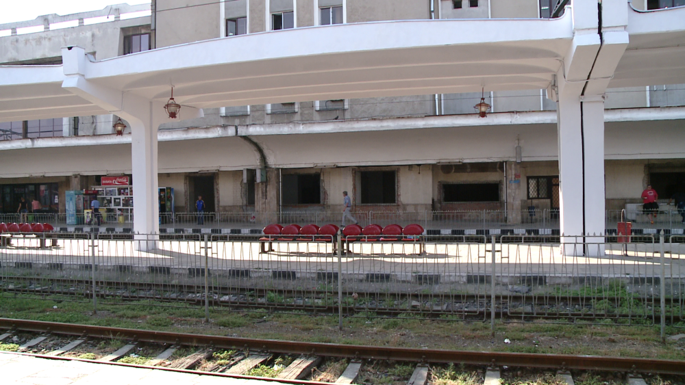 Gara de Nord din Timisoara arata ca dupa bombardament.CFR nu poate face decat lucrari de cosmetizare - Imaginea 5