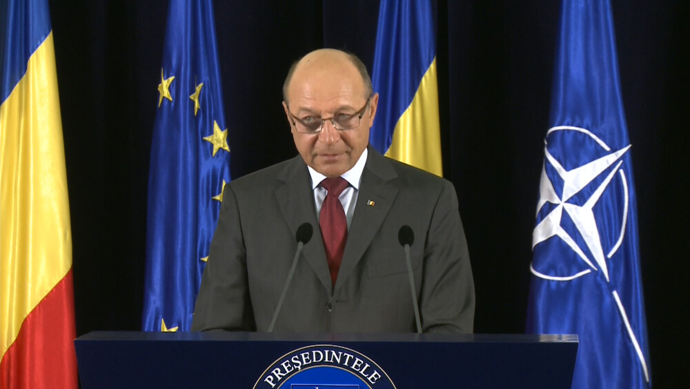 Basescu si-a schimbat salonul de declaratii de la Cotroceni. Ce mesaj surpriza scria pe pupitrul sau - Imaginea 1