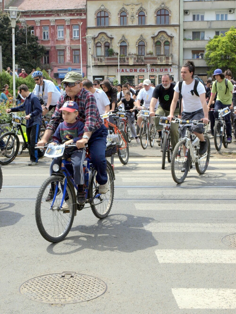 Sute de aradeni vor marca Ziua Fara Masini printr-o plimbare cu bicicleta. Afla punctul de intalnire - Imaginea 2