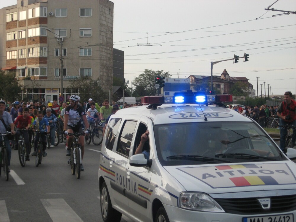 Centrul Aradului a fost invadat de 800 de biciclisti. Cum au reactionat trecatorii si soferii - Imaginea 10