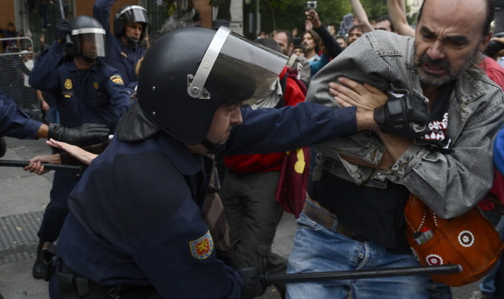 Protestele de la Madrid s-au transformat in LUPTE DE STRADA. Cel putin 60 de persoane au fost ranite - Imaginea 4