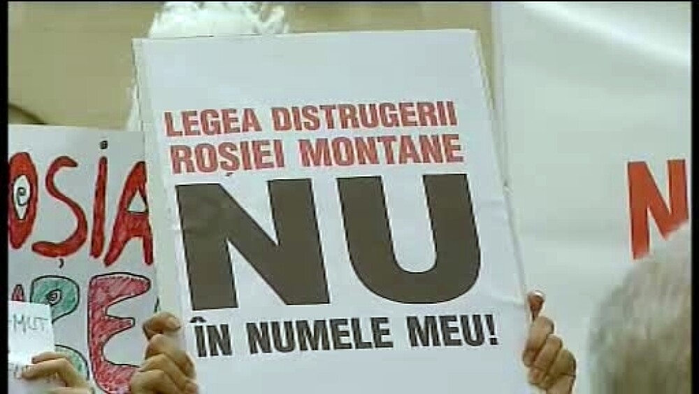 Proteste in Bucuresti. Sute de persoane au manifestat impotriva proiectului Rosia Montana - Imaginea 1