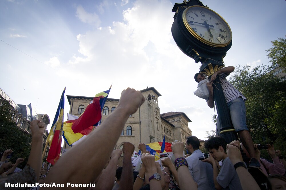 Proteste in Bucuresti. Sute de persoane au manifestat impotriva proiectului Rosia Montana - Imaginea 4
