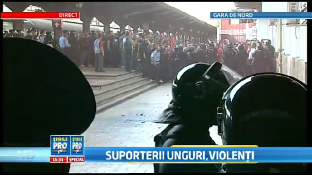 ROMANIA – UNGARIA. Lupte cu jandarmii si gaze lacrimogene. Imagini cu haosul creat in Gara de Nord - Imaginea 1
