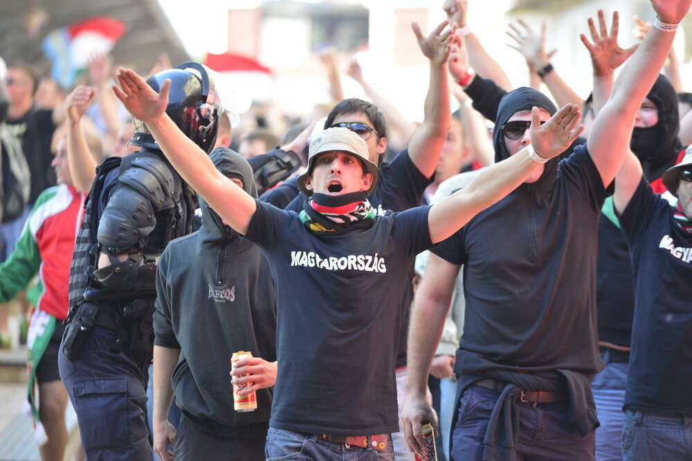 ROMANIA – UNGARIA. Lupte cu jandarmii si gaze lacrimogene. Imagini cu haosul creat in Gara de Nord - Imaginea 7