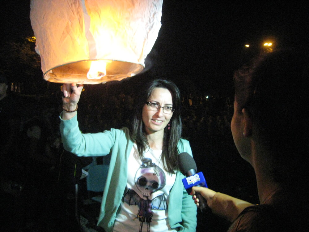 Peste 2000 de lampioane au luminat Timisoara in amintirea celor care au fost rapusi de cancer. FOTO - Imaginea 7