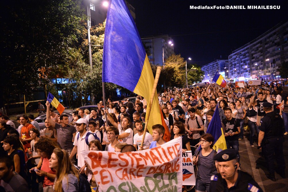 Peste 10.000 de oameni au protestat fata de proiectul Rosia Montana. Mesajul premierului Ponta - Imaginea 1