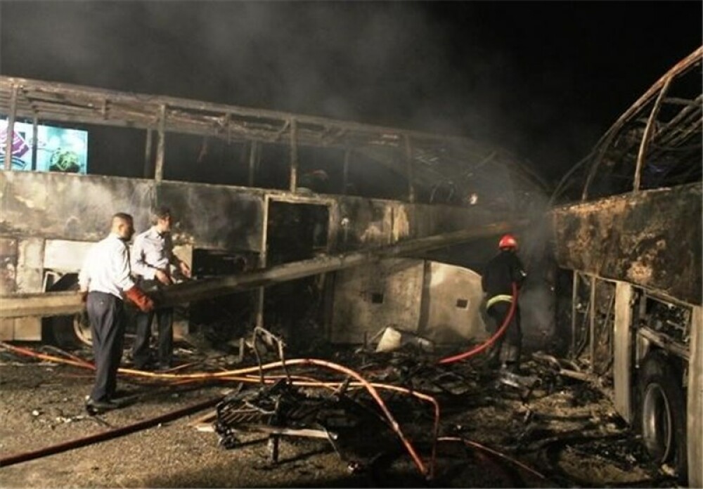 44 de persoane au murit, 39 sunt ranite dupa ce doua autobuze au luat foc pe o autostrada din Iran - Imaginea 1