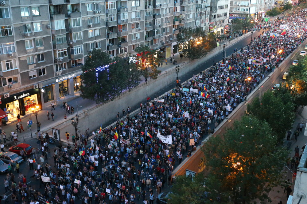 Peste 10.000 de oameni au protestat fata de proiectul Rosia Montana. Mesajul premierului Ponta - Imaginea 5
