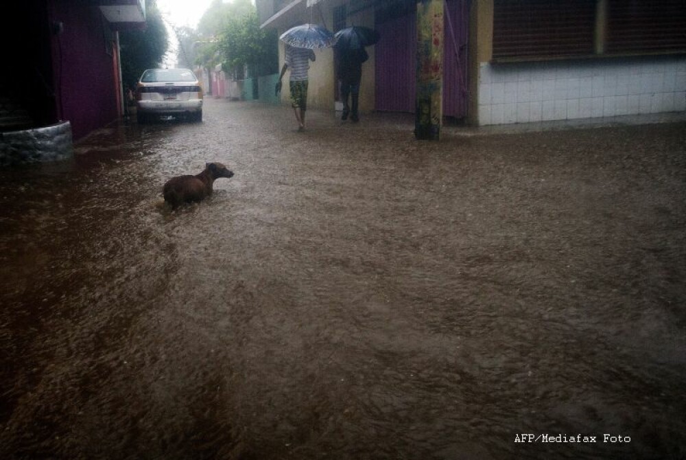 Cel putin 21 de morti si 8.000 de persoane evacuate. Furtuna tropicala Manuel face ravagii in Mexic - Imaginea 3