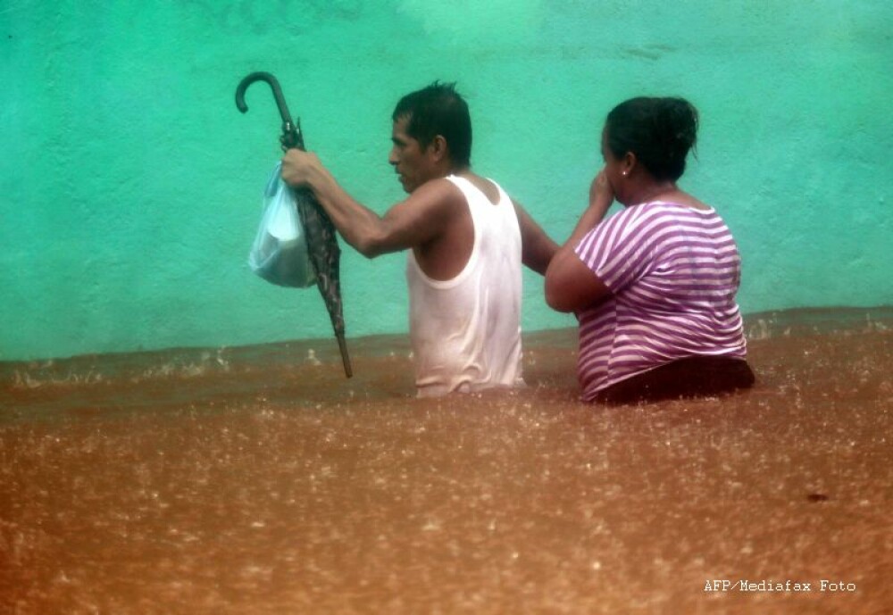 Cel putin 21 de morti si 8.000 de persoane evacuate. Furtuna tropicala Manuel face ravagii in Mexic - Imaginea 5