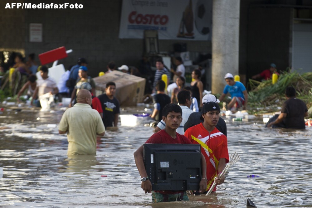 Situatie meteorologica fara precedent in Mexic in ultimii 55 de ani. Furtunile au ucis 80 de oameni - Imaginea 4