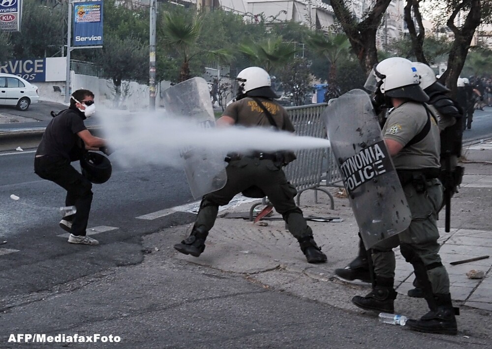 Confruntari violente intre politie si protestatari in Grecia, dupa uciderea unui artist antifascist - Imaginea 2