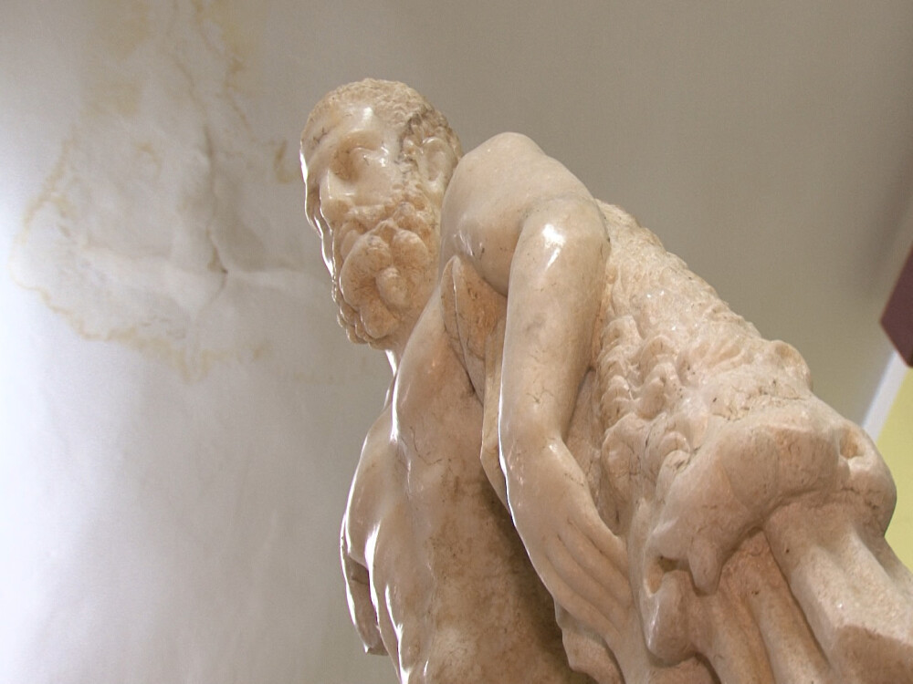 Un barbat din Alba, retinut dupa ce a vrut sa vanda o statueta unica in lume, veche de 1.900 de ani - Imaginea 3