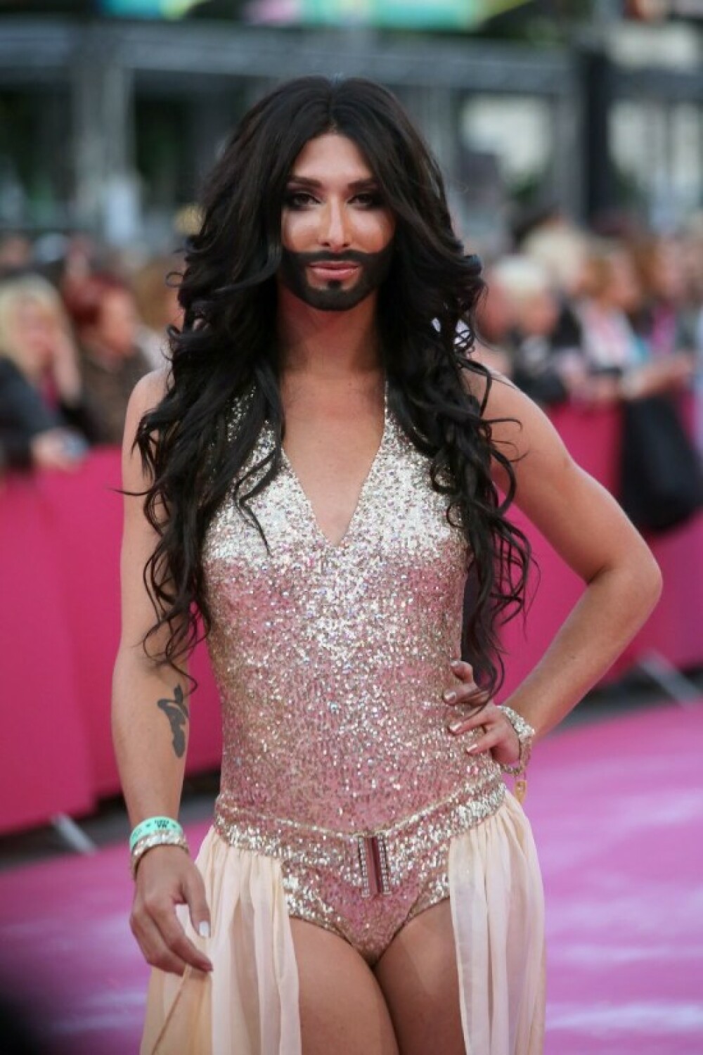Conchita Wurst a renunțat la imaginea cu care a câștigat Eurovision. Cum arată acum. Galerie foto - Imaginea 8
