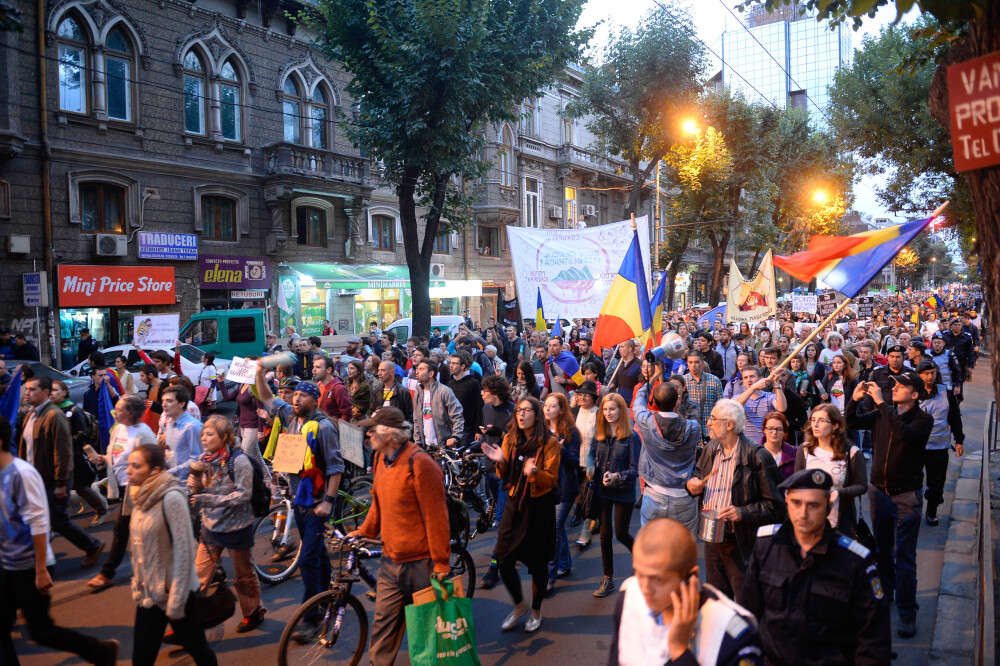 Proteste fata de proiectul Rosia Montana. Aproape 15.000 de oameni au iesit in strada, in Capitala - Imaginea 1