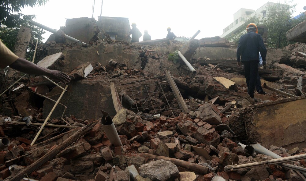 Imaginile dezastrului din Bombay,unde 20 de persoane sunt date disparute,dupa prabusirea unui imobil - Imaginea 4