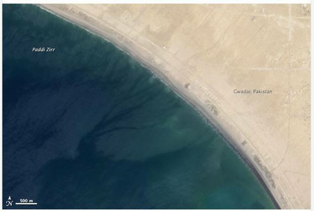 Primele fotografii publicate de NASA cu insula formata in Pakistan in urma cutremurului urias - Imaginea 3