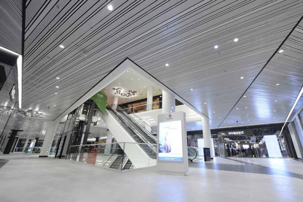 ANPC a închis temporar 11 magazine din mall Promenada - Imaginea 1