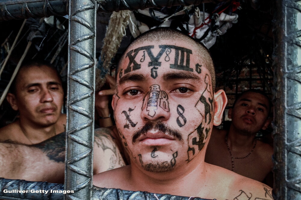 Membrii acestei bande de gangsteri din El Salvador sunt atat de violenti, incat au propria lor inchisoare. Ce este MS-13 - Imaginea 1