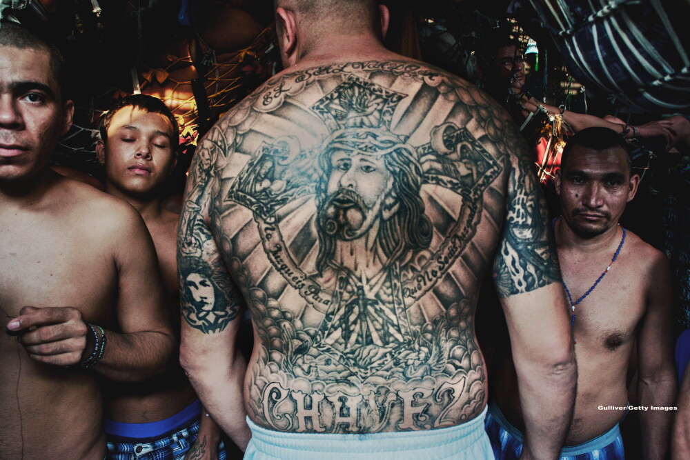 Membrii acestei bande de gangsteri din El Salvador sunt atat de violenti, incat au propria lor inchisoare. Ce este MS-13 - Imaginea 2