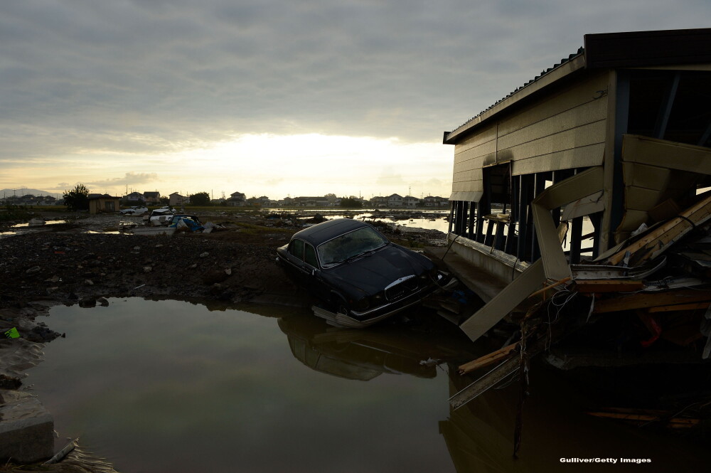Imagini ca in filmele horror in Japonia devastata de ape. Peste 100 de persoane sunt blocate intr-un spital inundat - Imaginea 3