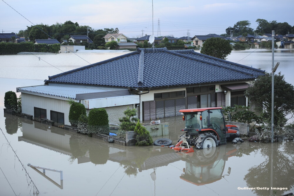 Imagini ca in filmele horror in Japonia devastata de ape. Peste 100 de persoane sunt blocate intr-un spital inundat - Imaginea 6