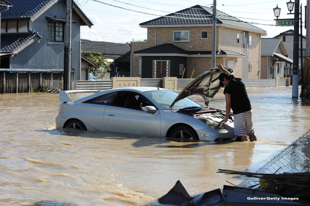Imagini ca in filmele horror in Japonia devastata de ape. Peste 100 de persoane sunt blocate intr-un spital inundat - Imaginea 7