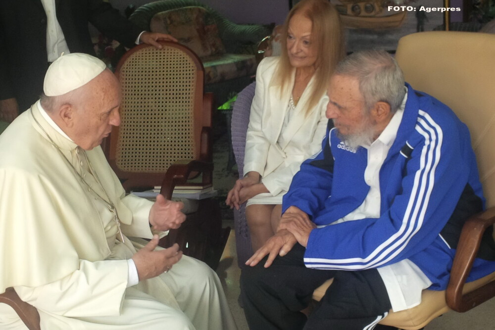Papa Francisc s-a intalnit cu Fidel Castro, la locuinta liderului cubanez. Ce cadouri si-au facut cele doua personalitati - Imaginea 3