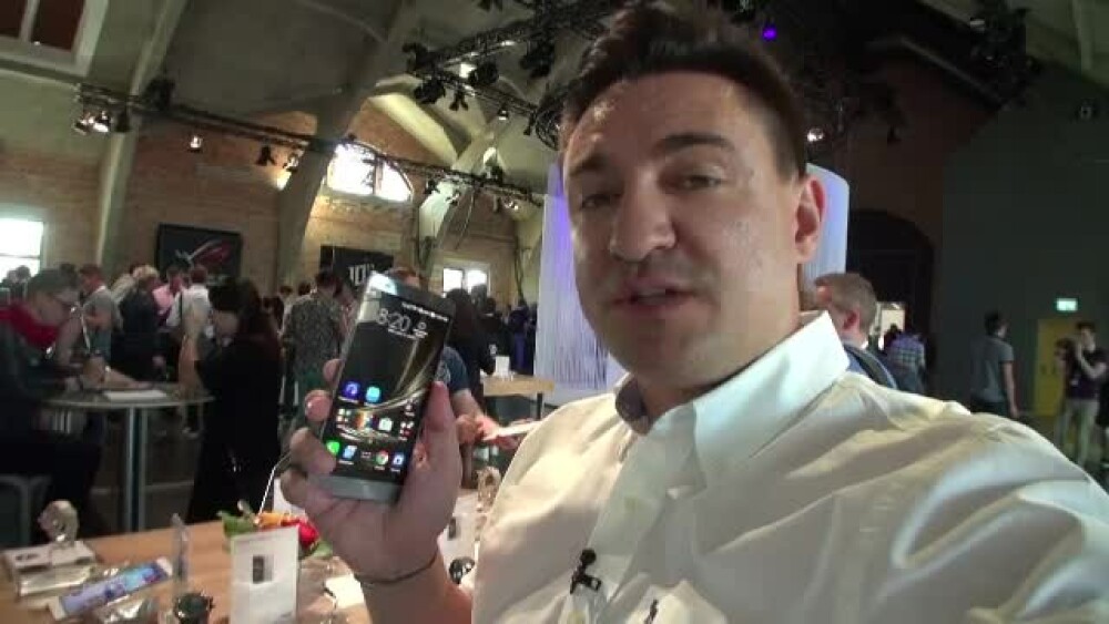 iLikeIT la IFA Berlin 2016. Samsung a adus noul Gear S3, iar Asus ofera Zen Watch. Lenovo Yoga Book are o tastatura curajoasa - Imaginea 5