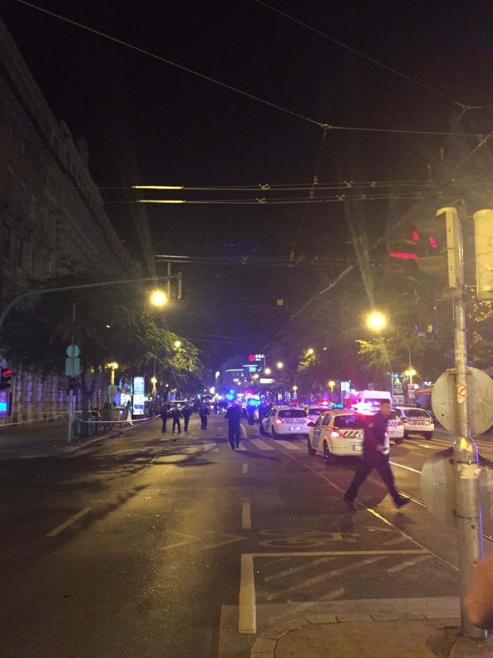 Explozie puternica in centrul capitalei Budapesta. Doi politisti au fost raniti. FOTO - Imaginea 1