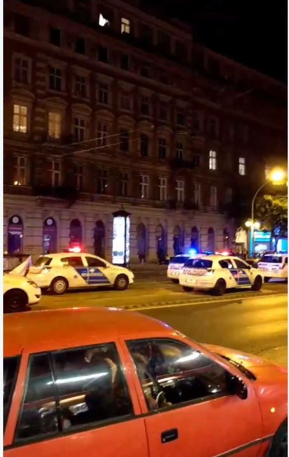 Explozie puternica in centrul capitalei Budapesta. Doi politisti au fost raniti. FOTO - Imaginea 3