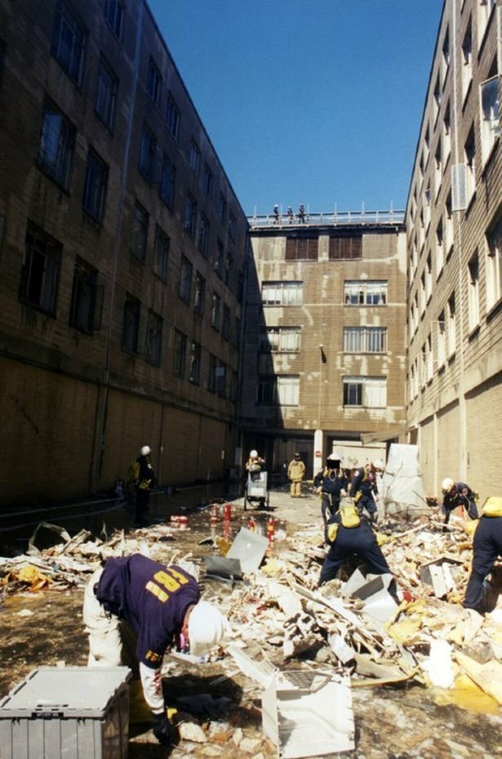 Imagini nemaivăzute până acum din Pentagon, după atentatele din 11 septembrie - Imaginea 8