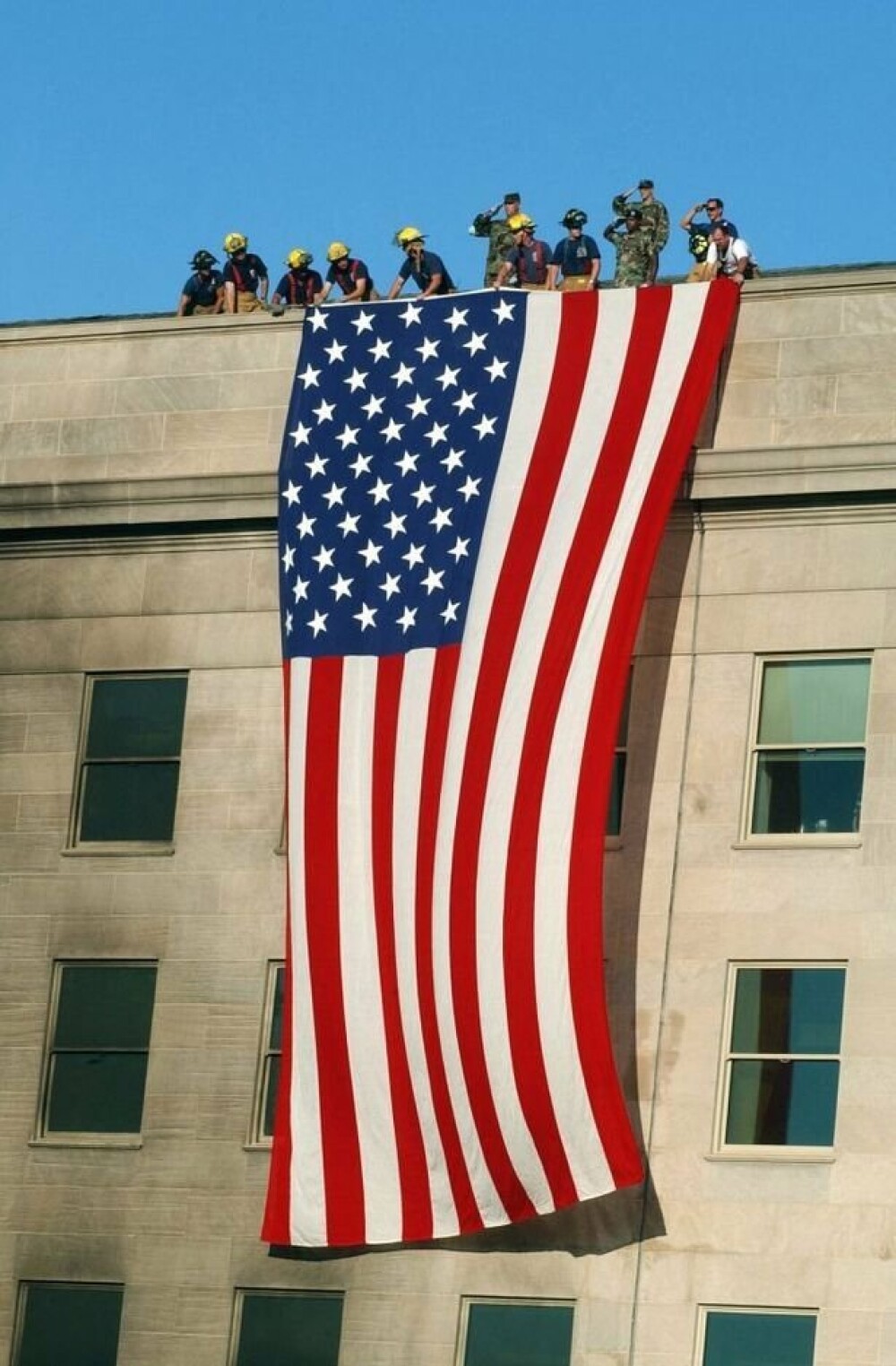 Imagini nemaivăzute până acum din Pentagon, după atentatele din 11 septembrie - Imaginea 2