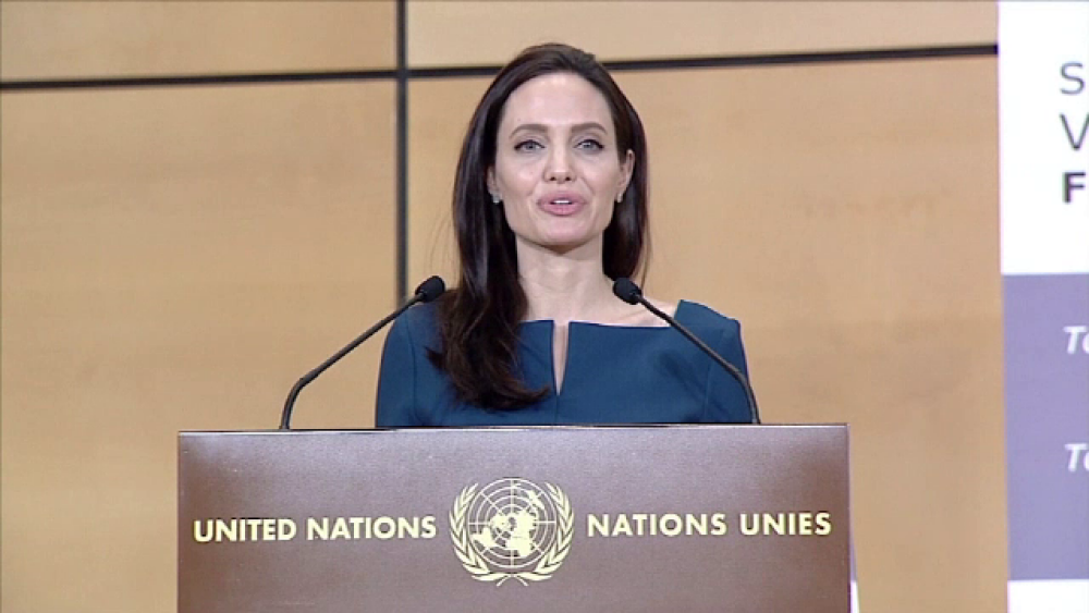 10 lucruri pe care nu le știai despre Angelina Jolie. Actrița își sărbătorește cea de-a 48-a aniversare | Imagini de colecție - Imaginea 16