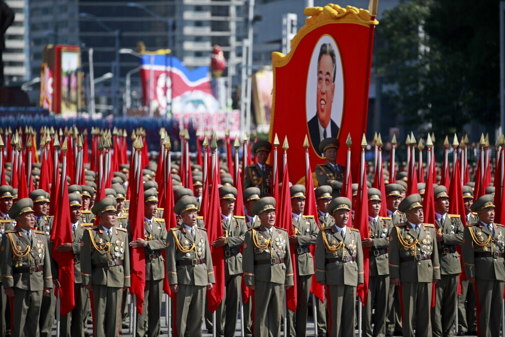 A 70-a aniversare a Coreei de Nord, în imagini. Paradă militară cu 12.000 de soldați - Imaginea 6