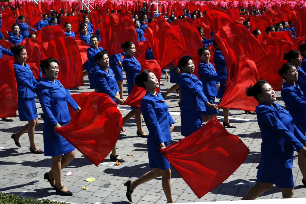 A 70-a aniversare a Coreei de Nord, în imagini. Paradă militară cu 12.000 de soldați - Imaginea 11
