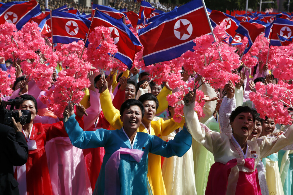 A 70-a aniversare a Coreei de Nord, în imagini. Paradă militară cu 12.000 de soldați - Imaginea 12