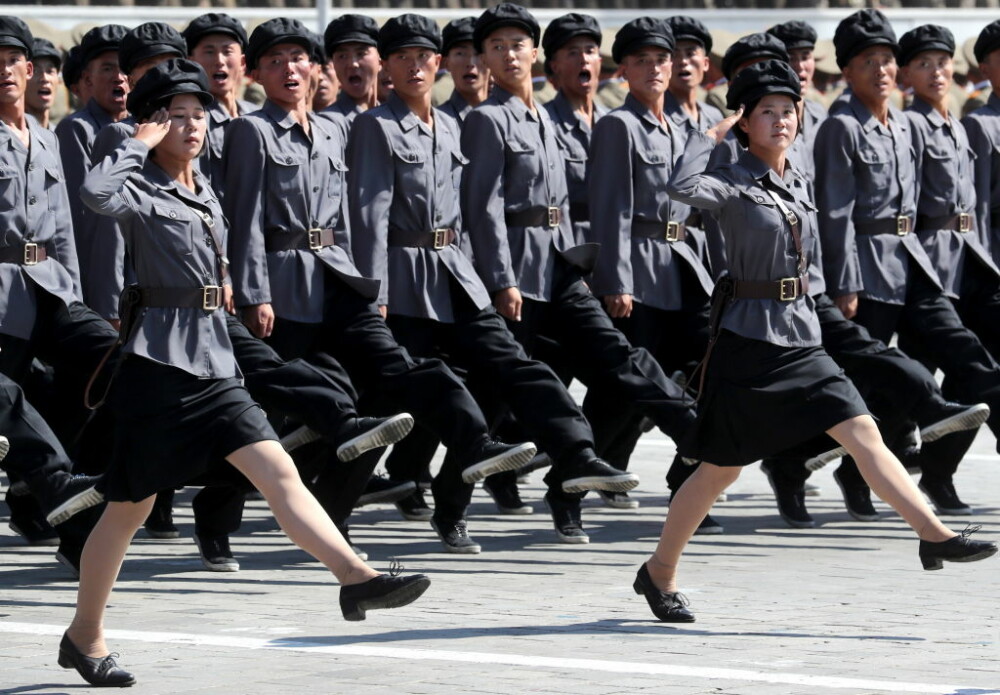 A 70-a aniversare a Coreei de Nord, în imagini. Paradă militară cu 12.000 de soldați - Imaginea 14
