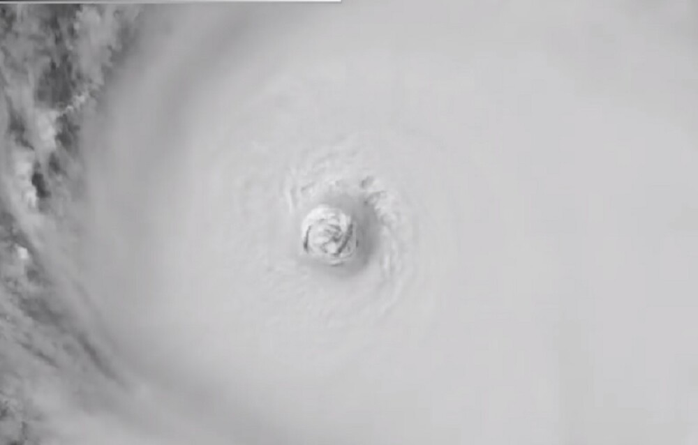 Uraganul Dorian, ridicat la categoria 5. Se așteaptă rafale de vânt de 260 km/h - Imaginea 2