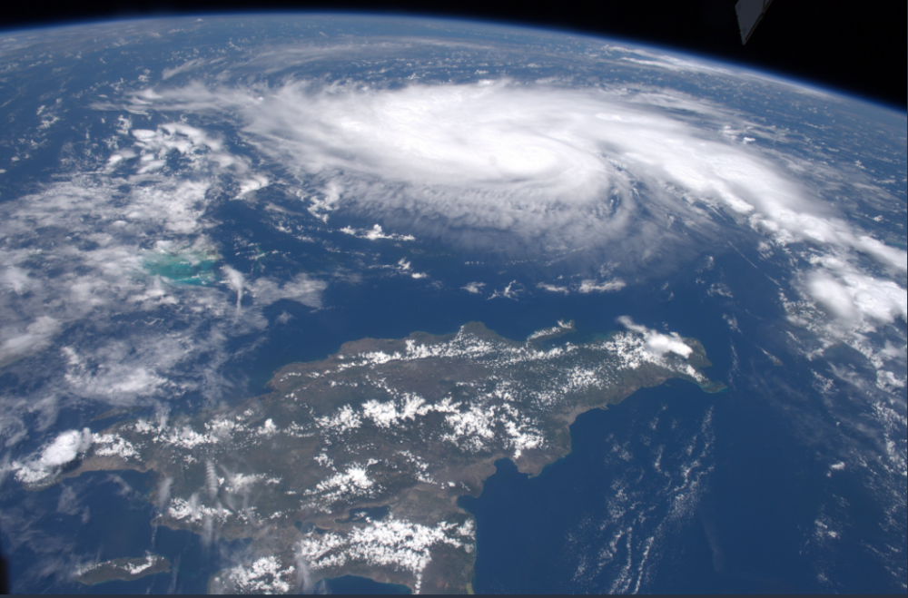 Cum arată din spațiu uraganul Dorian. Imaginile surprinse de un astronaut - Imaginea 2
