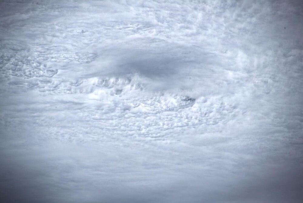 Cum arată din spațiu uraganul Dorian. Imaginile surprinse de un astronaut - Imaginea 5