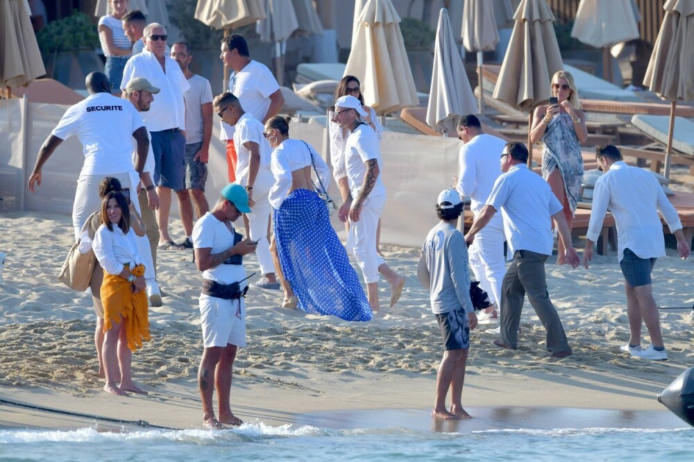 J.Lo, apariție de senzație în St. Tropez, unde celebrează ziua de naștere a iubitului. FOTO - Imaginea 16