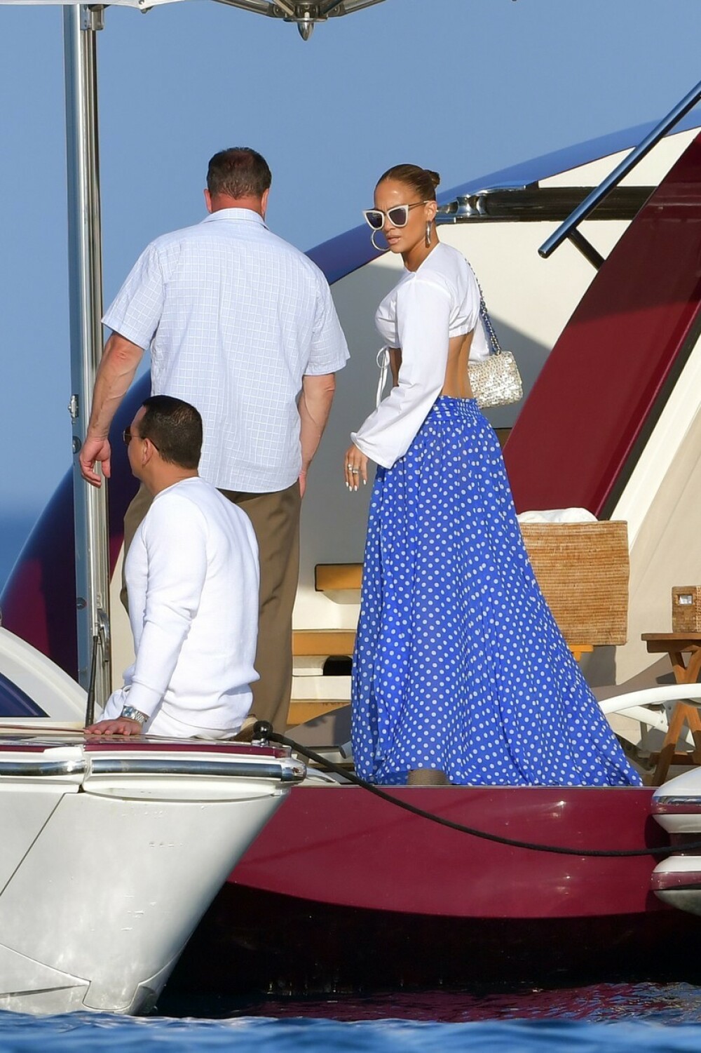 Jennifer Lopez, din nou în centrul atenției în St.Tropez. Nu a lăsat loc imaginației. FOTO - Imaginea 12