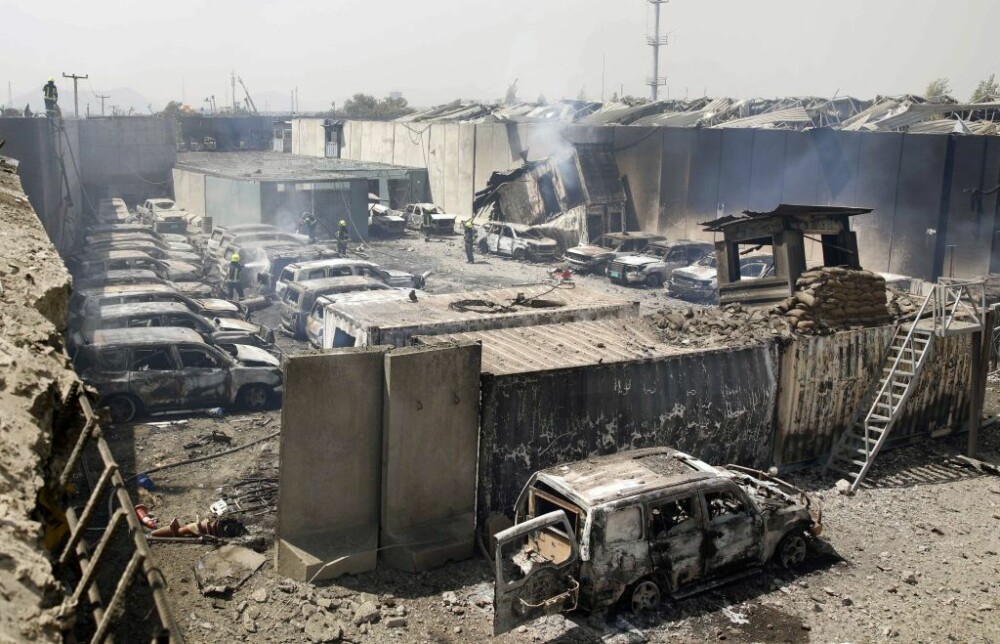 Imagini de la atentatul din Kabul, în care un oficial român a murit și altul a fost rănit - Imaginea 15