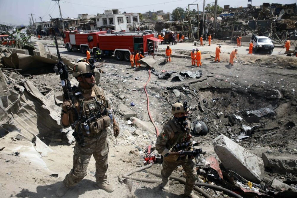 Imagini de la atentatul din Kabul, în care un oficial român a murit și altul a fost rănit - Imaginea 11