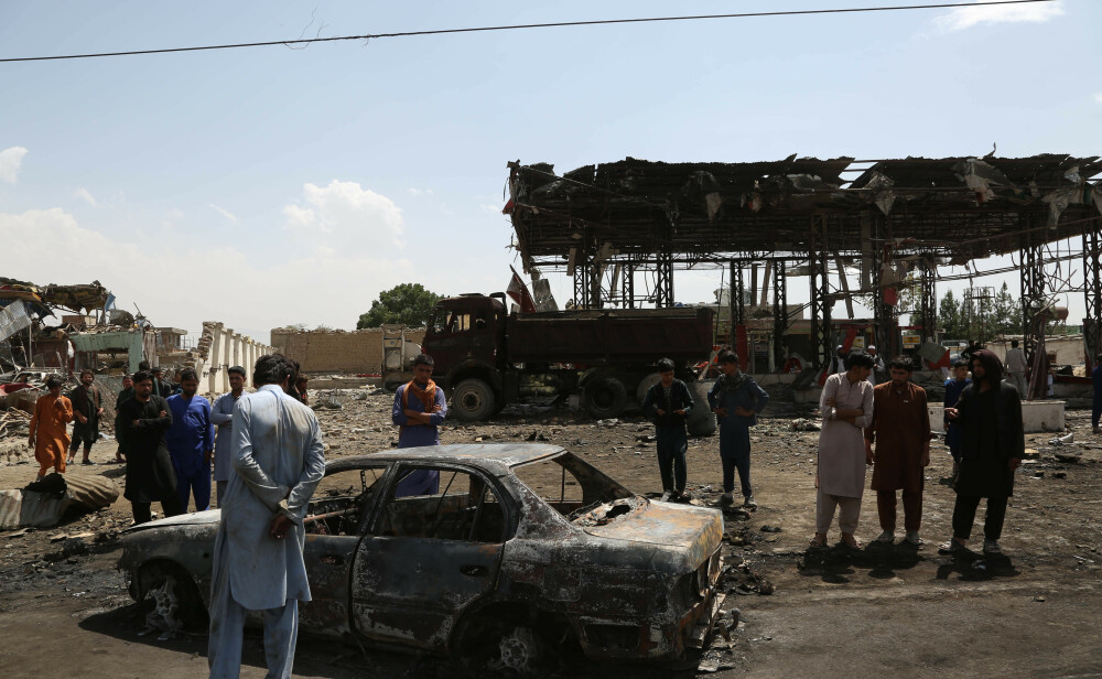 Imagini de la atentatul din Kabul, în care un oficial român a murit și altul a fost rănit - Imaginea 8
