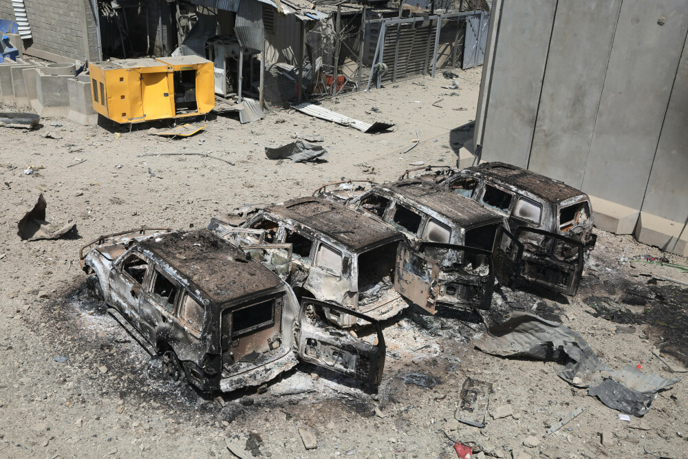 Imagini de la atentatul din Kabul, în care un oficial român a murit și altul a fost rănit - Imaginea 6