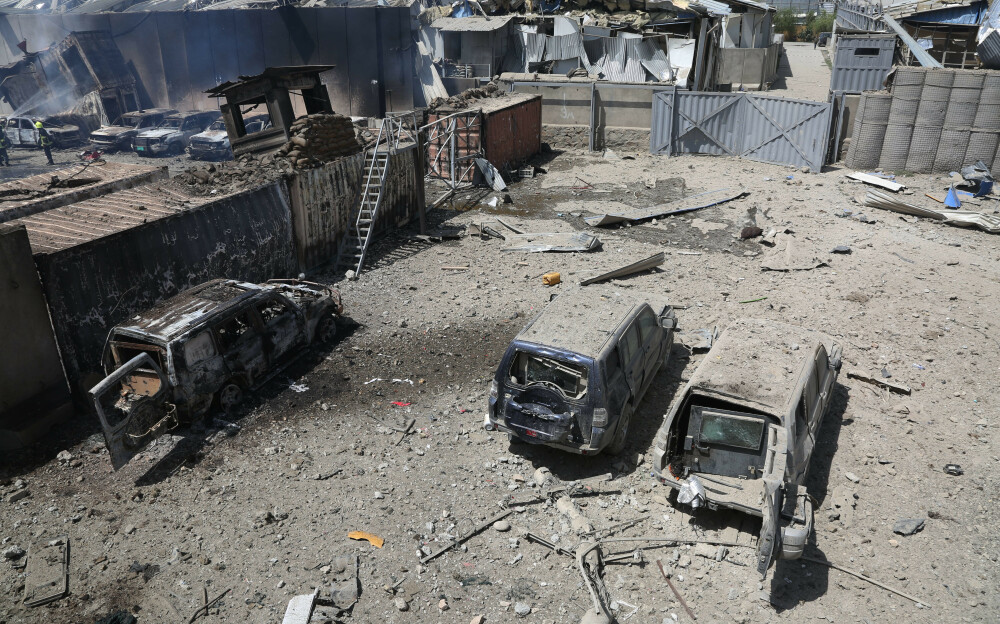 Imagini de la atentatul din Kabul, în care un oficial român a murit și altul a fost rănit - Imaginea 10
