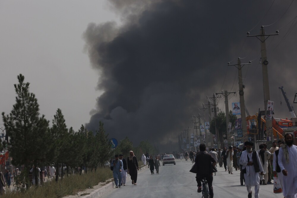 Imagini de la atentatul din Kabul, în care un oficial român a murit și altul a fost rănit - Imaginea 4
